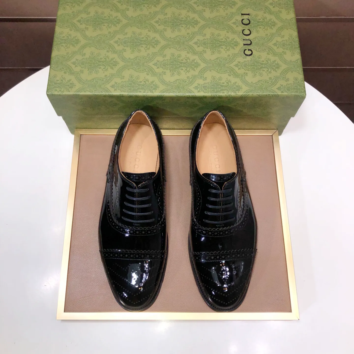 Men's shoes 💰660💰 Brand: GUCCI (Gucci) Standard code: Men's size 38/44 (45/46 can be customized) Grade: Same as the official website Original quality Material: Original cowhide Water-dyed cowhide lining Original rubber outsole Style category: Men's fashionable casual leather shoes Distinguished big-name luxury elements top luxury Color: Actual picture